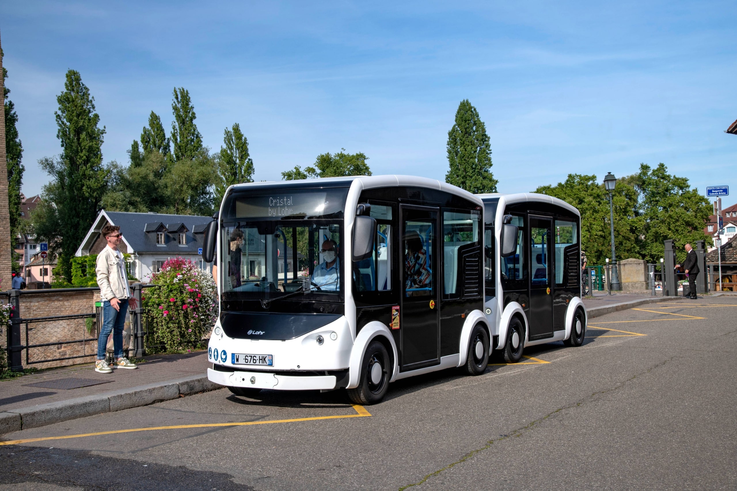 CRISTAL, modular urban public transport shuttle - copyright image © HAIKU DESIGN - LOHR