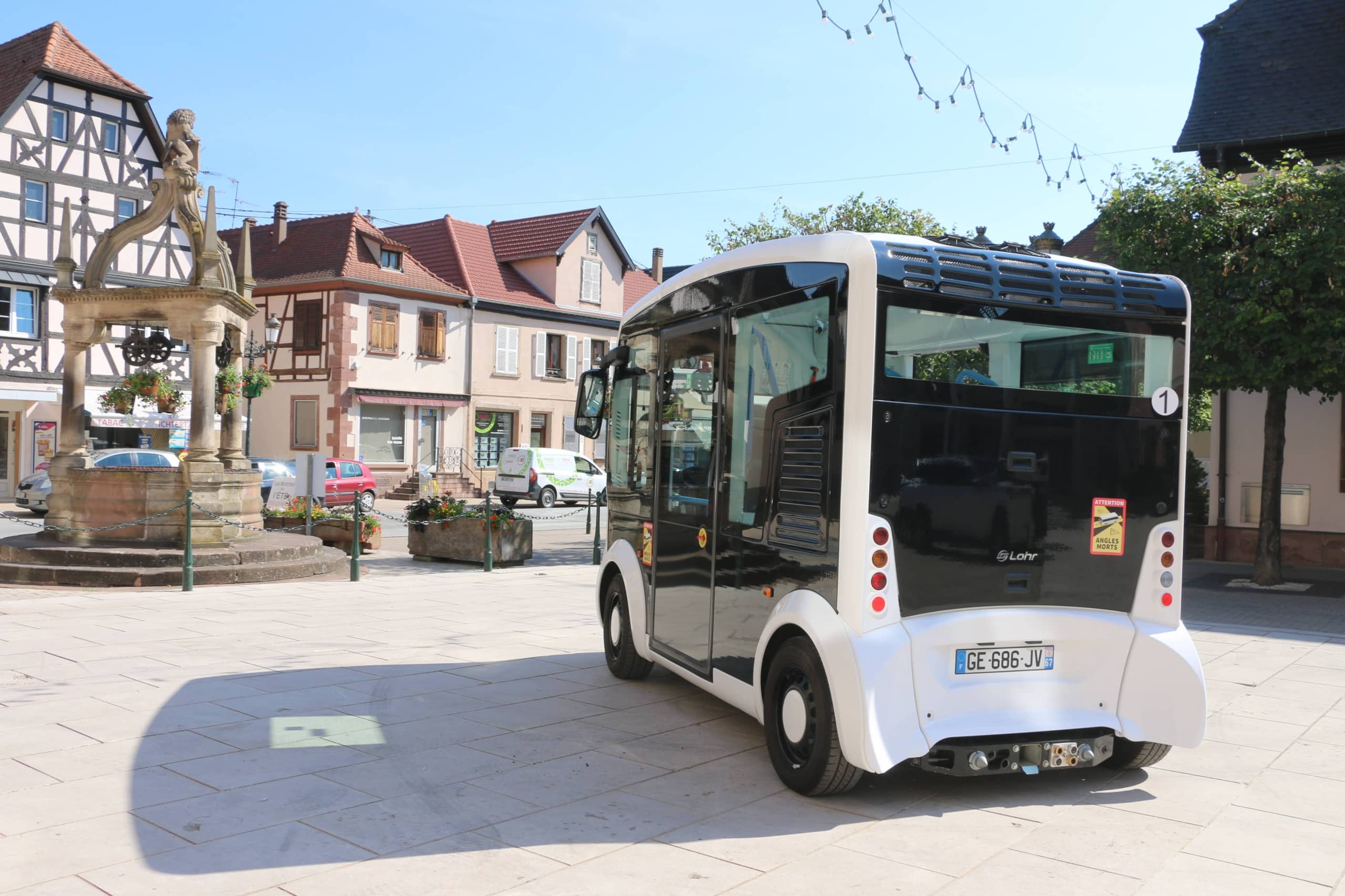 CRISTAL, modular urban public transport shuttle - copyright image © HAIKU DESIGN - LOHR