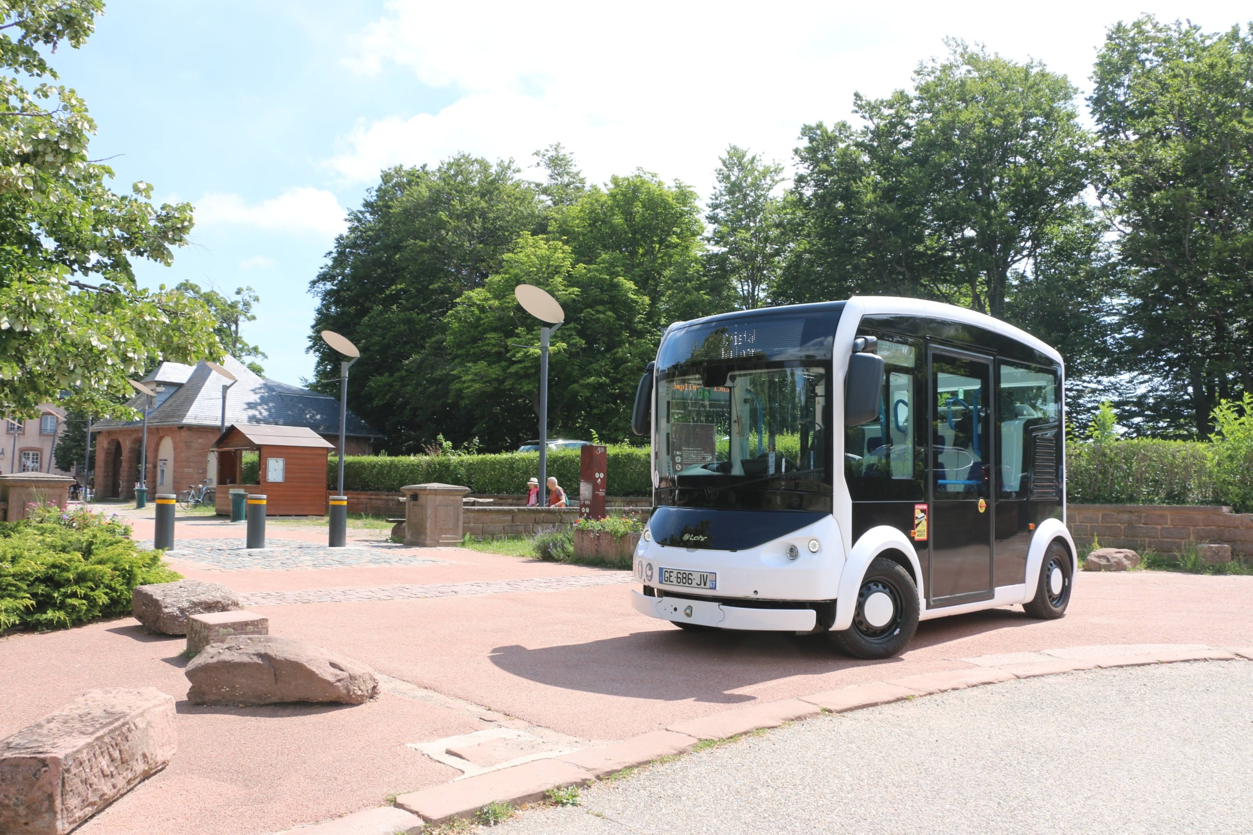 CRISTAL, modular urban public transport shuttle - copyright image © HAIKU DESIGN - LOHR